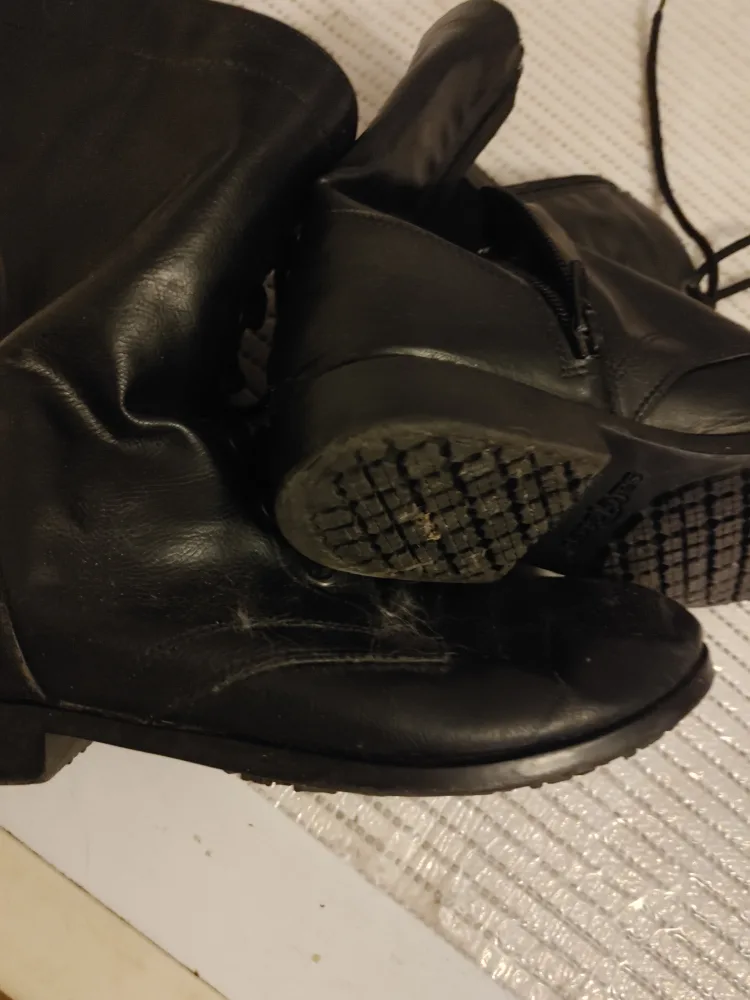 Safe Step Black Boots Size 8.5 image indicator(2)
