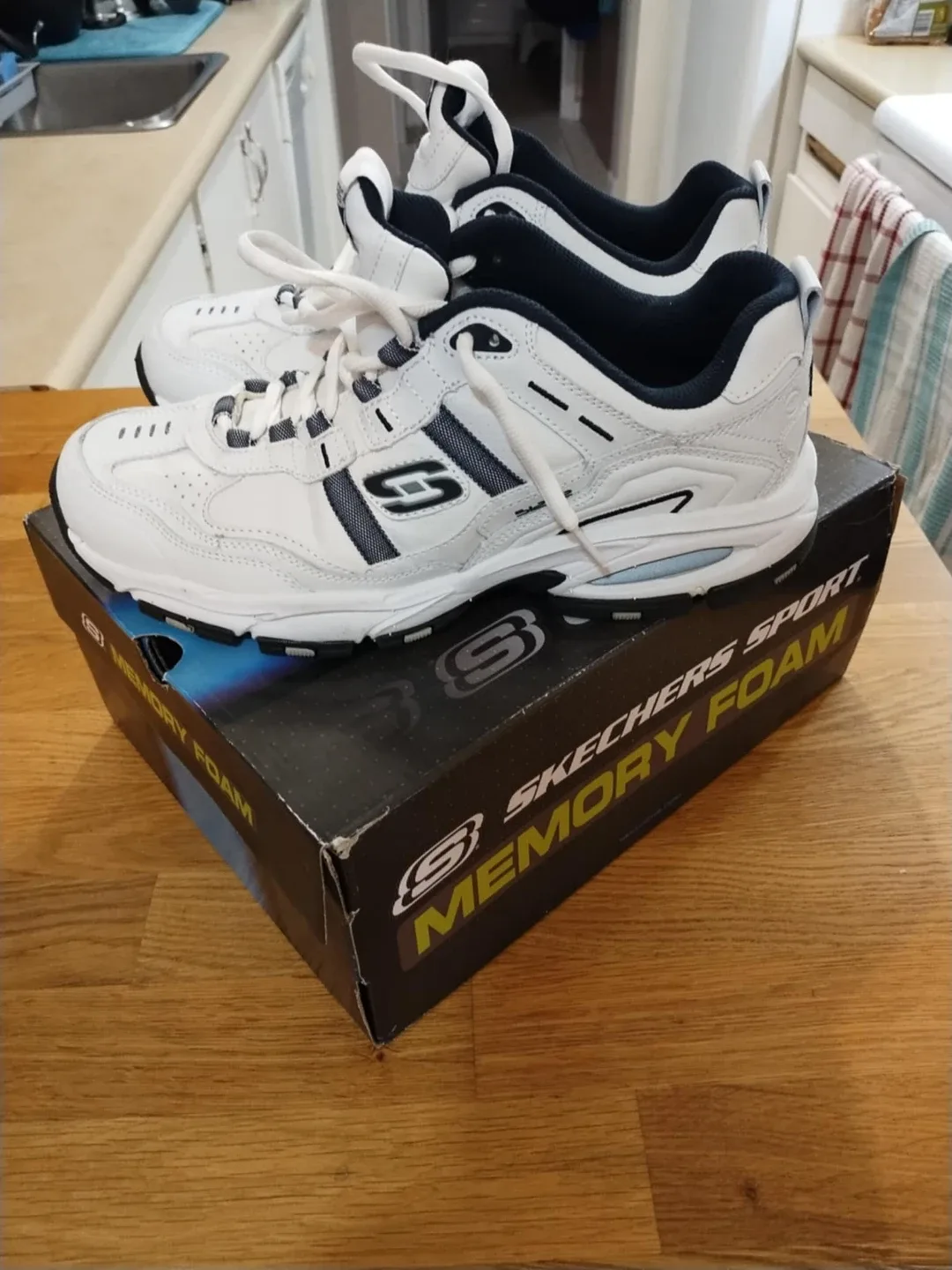 Skechers Sport Memory Foam Wide Fit - Men's 8.5 image indicator(2)