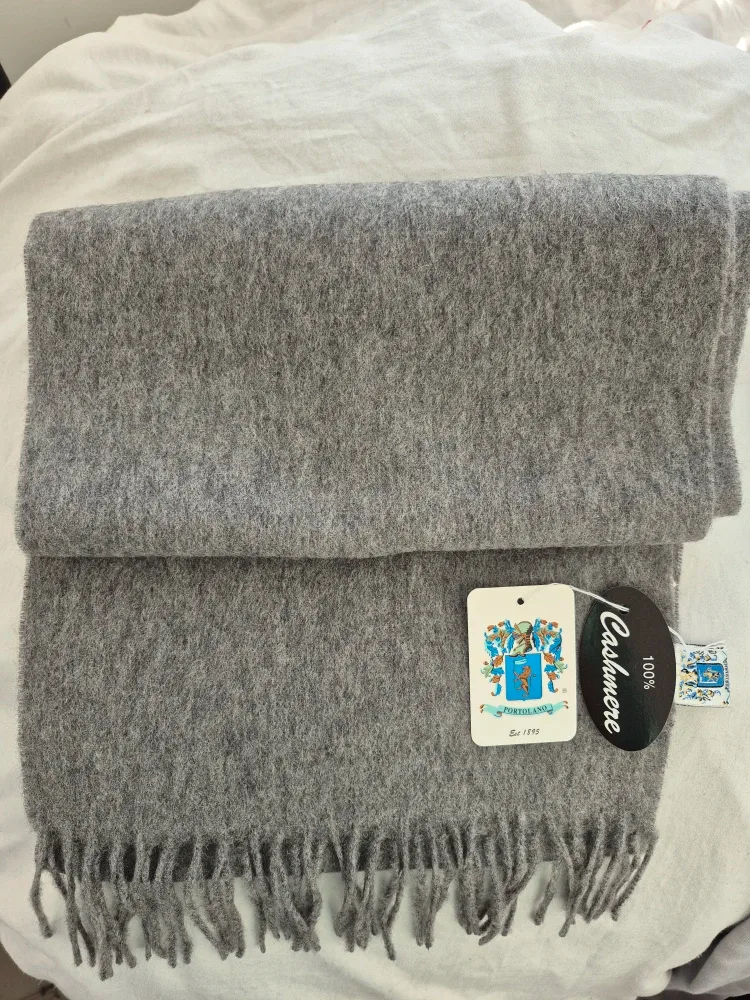 BNWT Portolano cashmere scarf