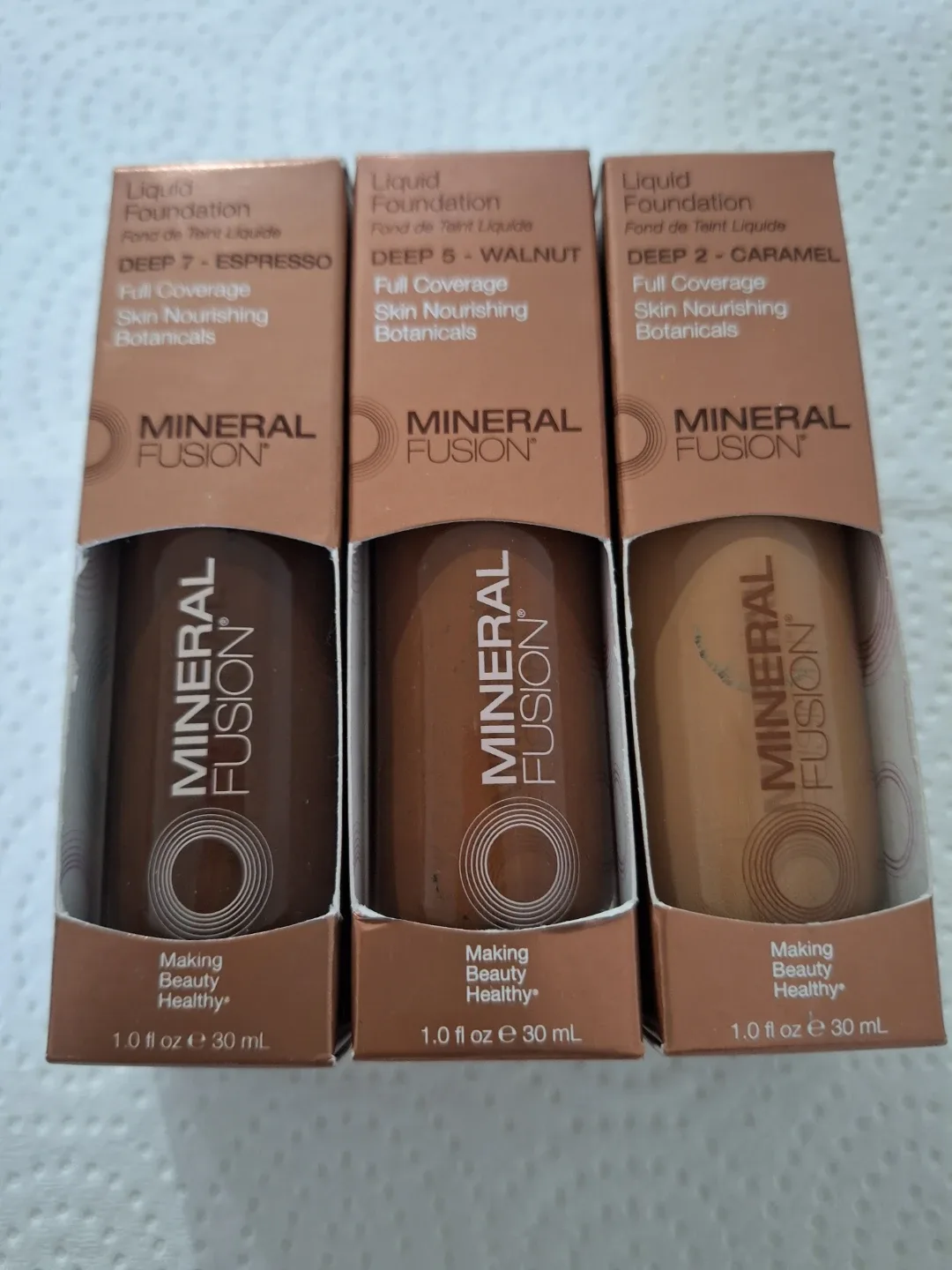 Mineral Fusion Liquid Foundation - Espresso, Walnut, Caramel image indicator(2)