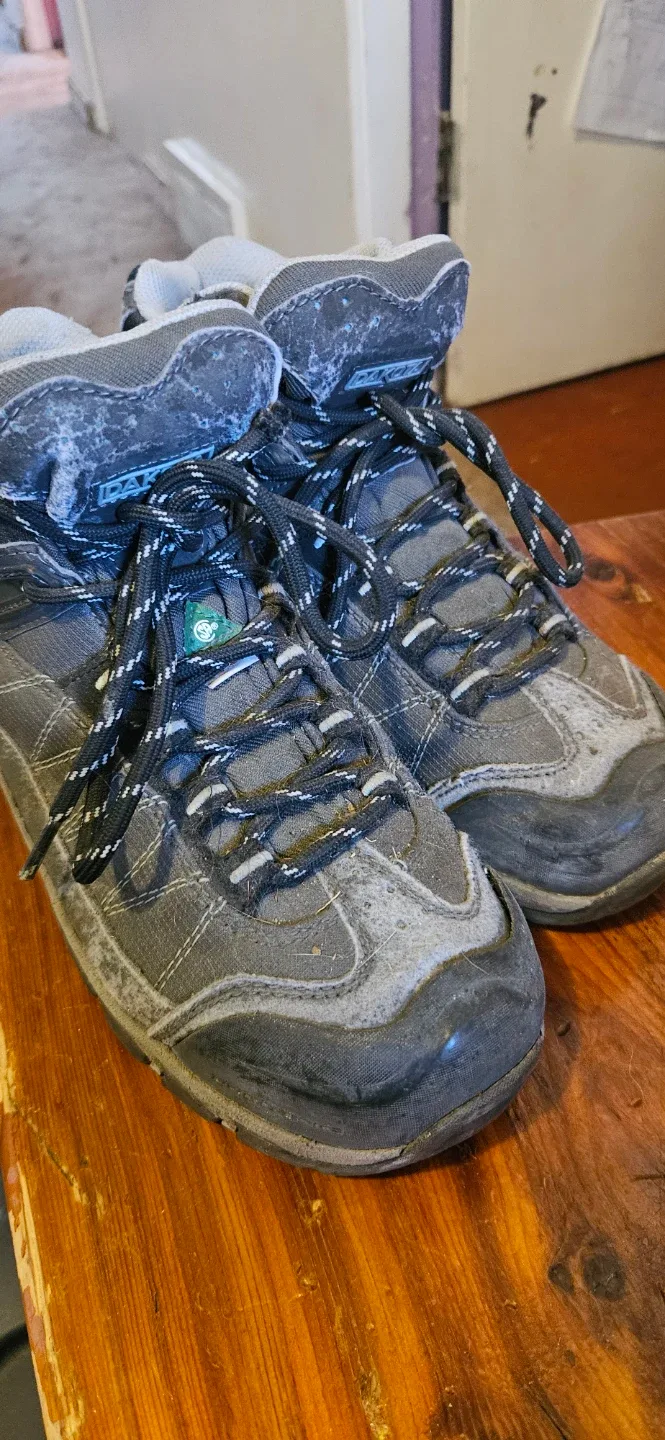 Dakota Women's Hiking Boots - Size 6