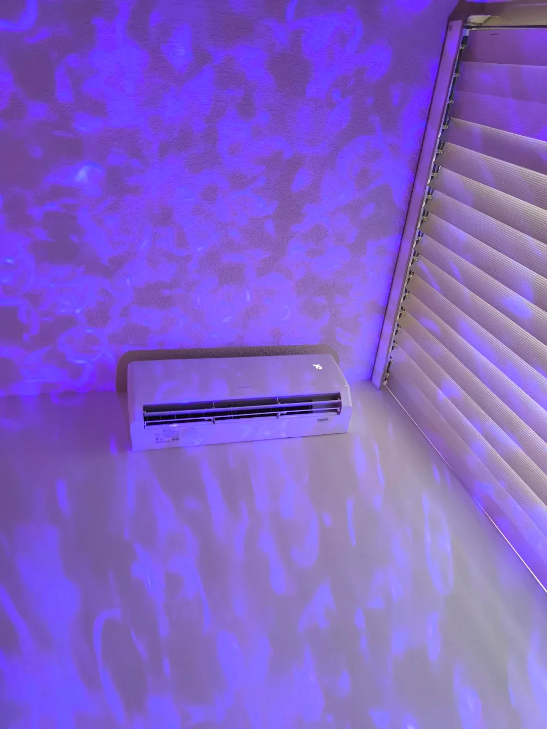 Remote controlled LED Light+Bluetooth Speaker image indicator(2)