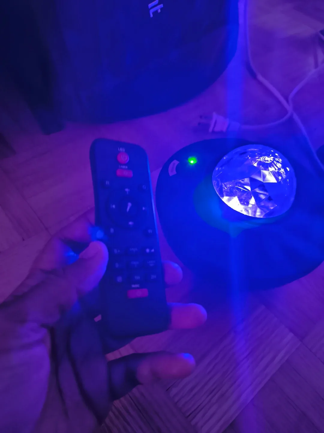 Remote controlled LED Light+Bluetooth Speaker image indicator(3)