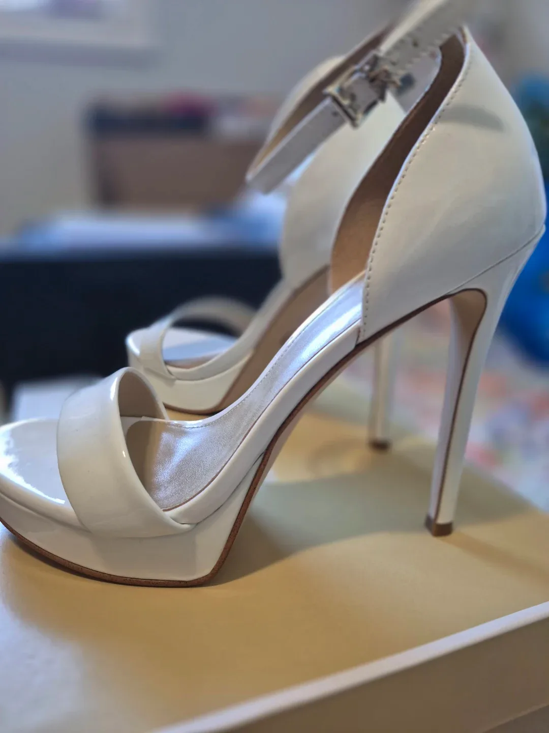 Michael Kors White Heels - Size 6.5 image indicator(3)