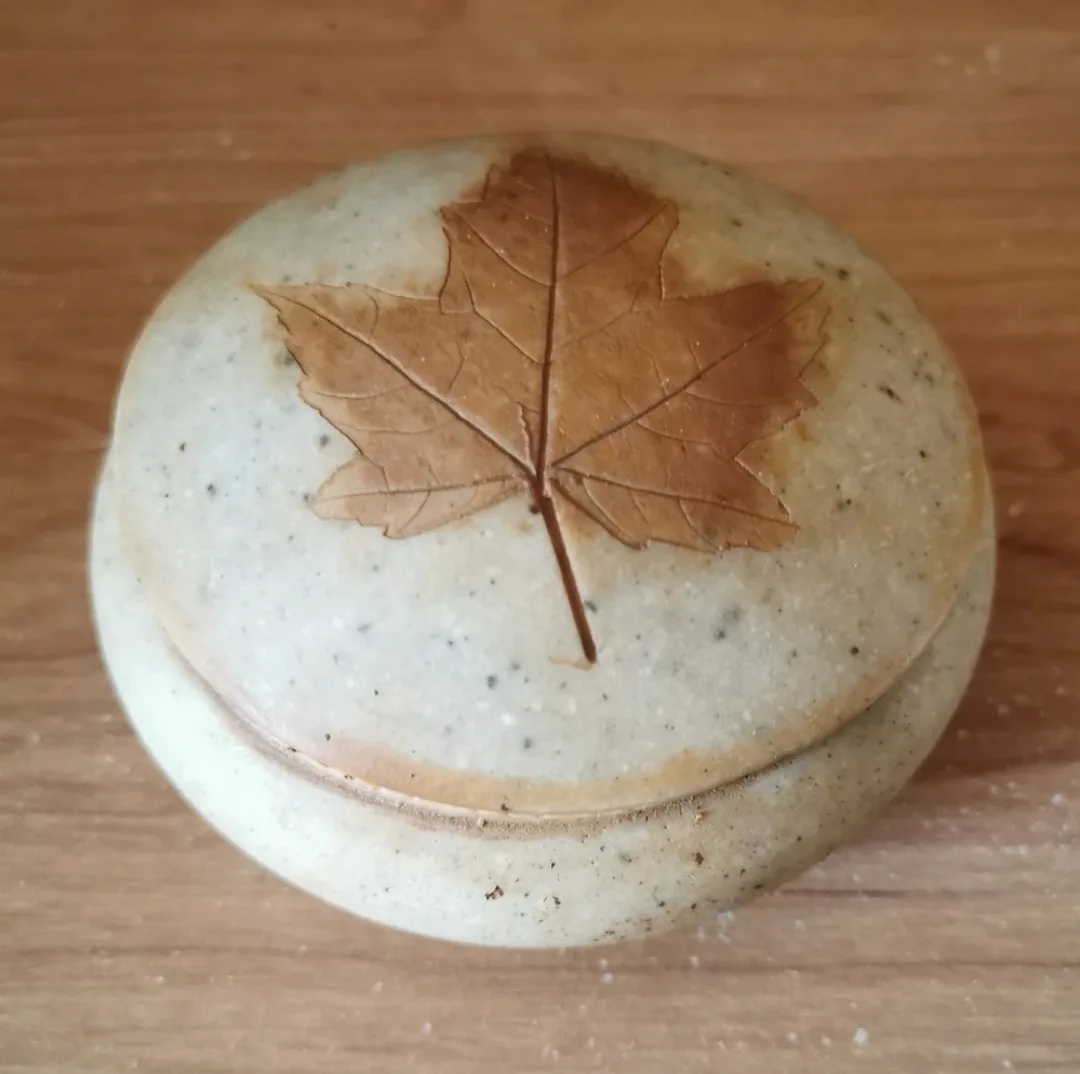 Vintage Maple Leaf Pottery Trinket Box thumbnail