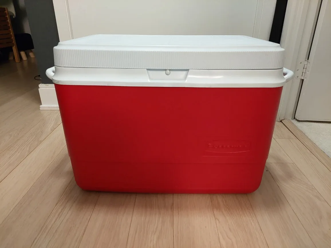 Rubbermaid Cooler (48 Qt)