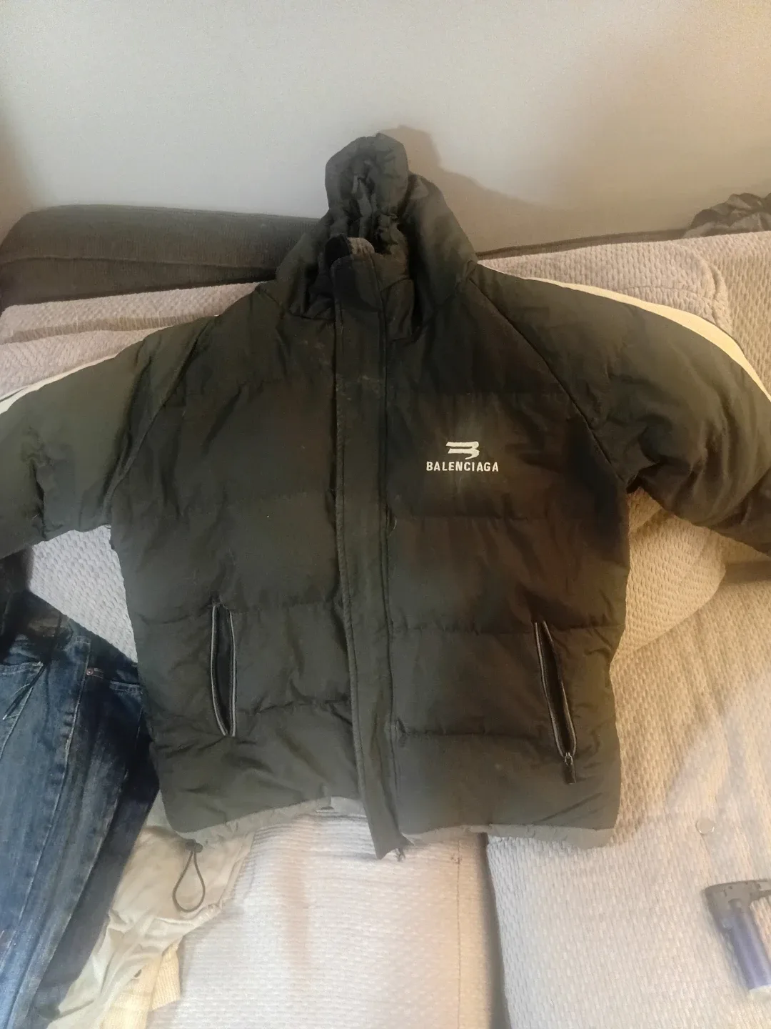 Balenciaga Puffer Jacket image indicator(3)