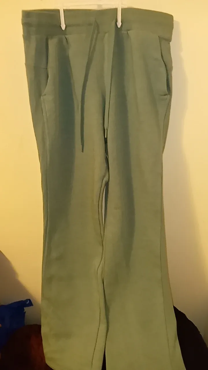 womens green sweatpants