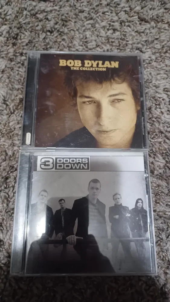 Mixed CD Collection: Bob Dylan, 3 Doors Down, Eagles, Weezer image indicator(3)