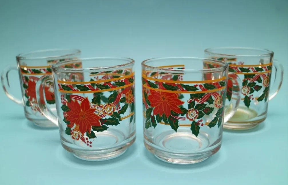 New Vintage 4 Piece Christmas Mug Set