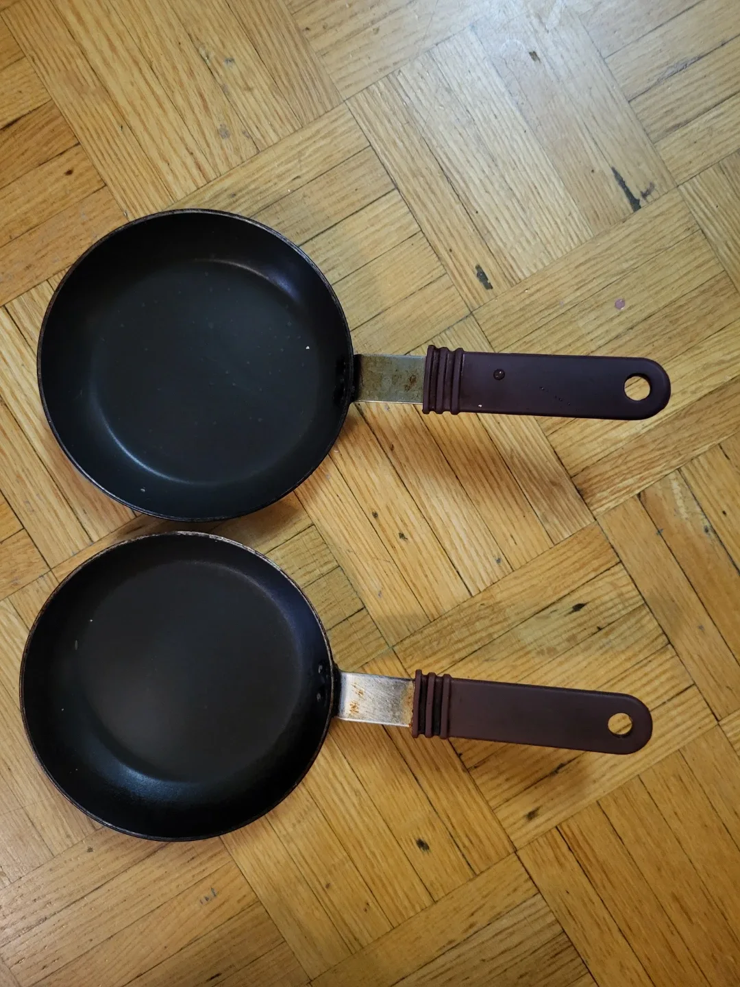 Two Used mini Fry Pans 🥕 thumbnail