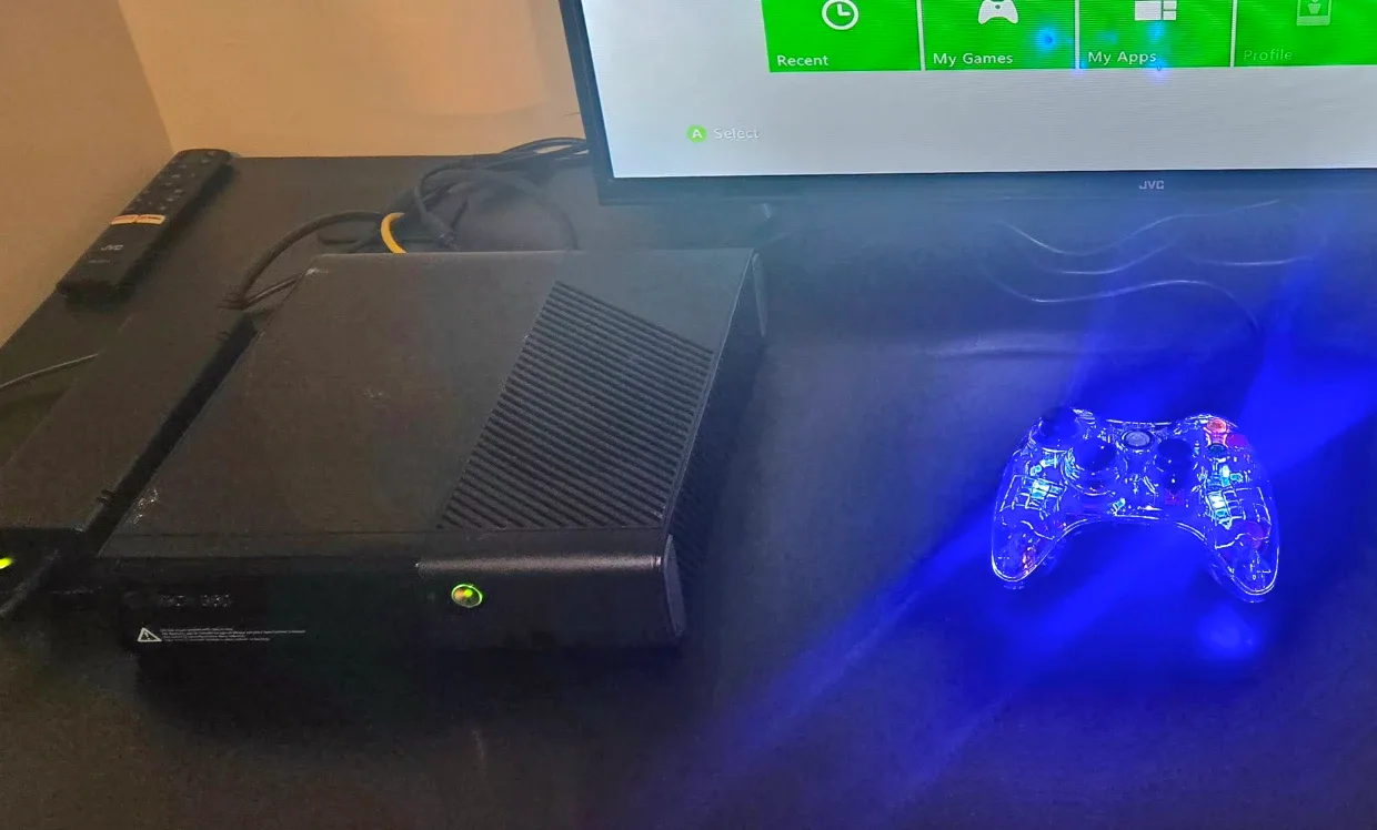 XBOX 360E / CLEAN / TESTED / READY TO PLAY image indicator(4)