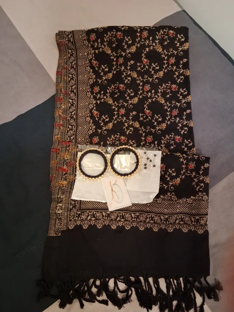 Assorted Women's Clothing Bundle image indicator(9)