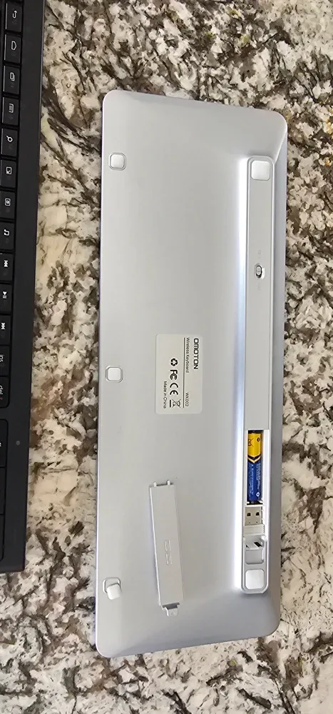 Apple Magic Keyboard - White image indicator(7)