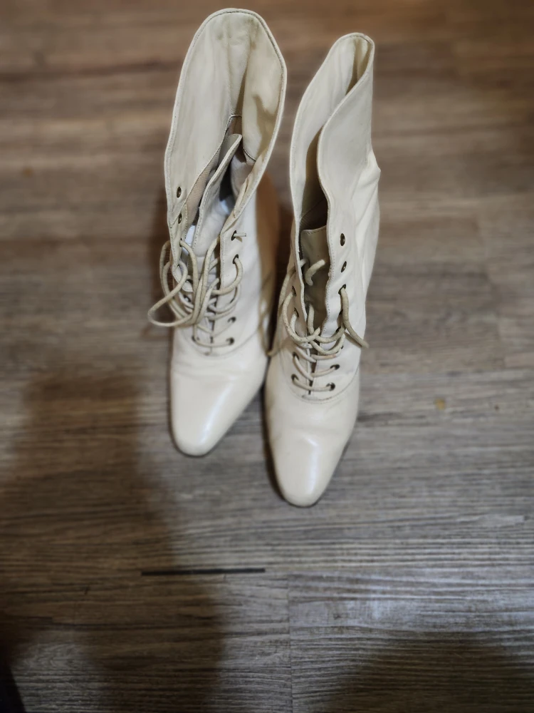 Vintage Cream Lace-Up Ankle Boots - photo 3