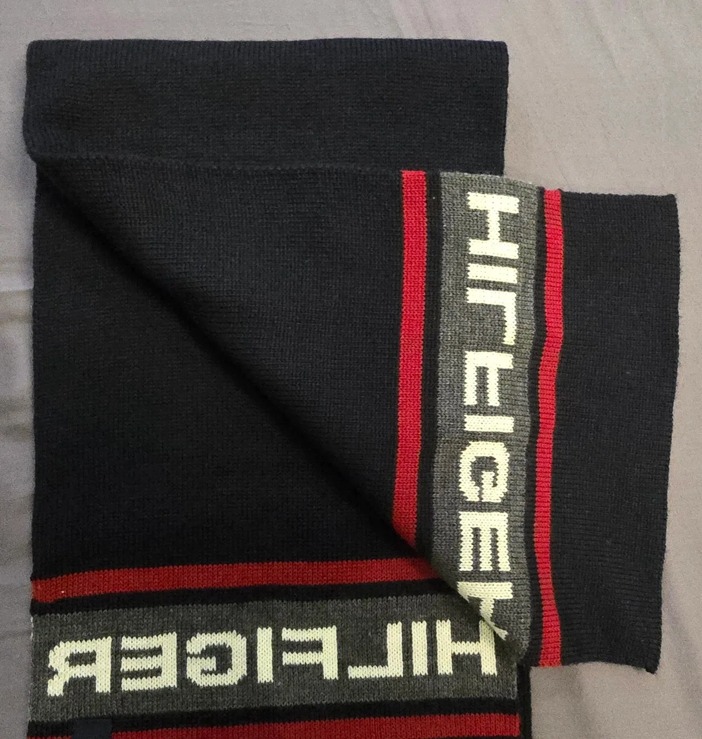 NEW! Tommy Hilfiger Scarf! image indicator(5)