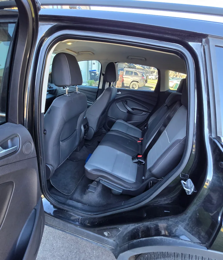 Ford escape 2014. Transmission issue. Selling as is image indicator(4)