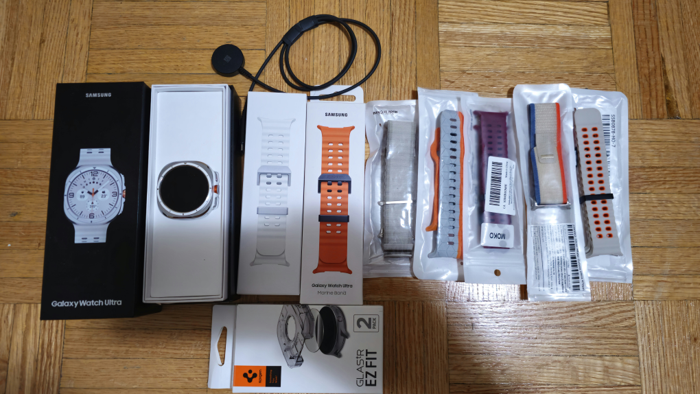 Samsung Galaxy Watch Ultra + Straps & Screen Protector