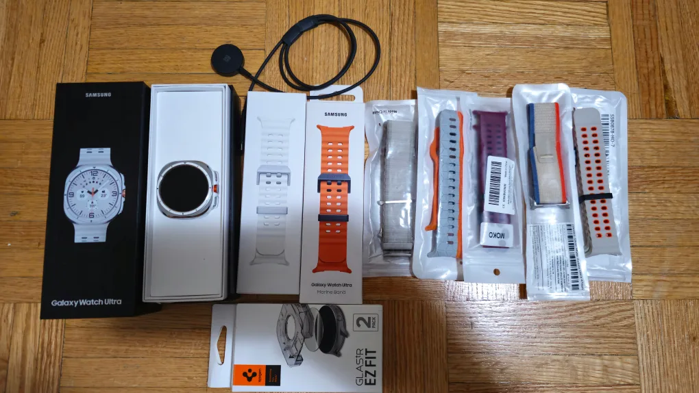 Samsung Galaxy Watch Ultra + Straps & Screen Protector