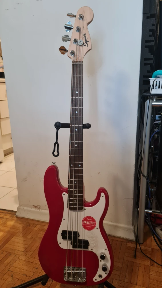 Squier Mini Precision Bass   Red