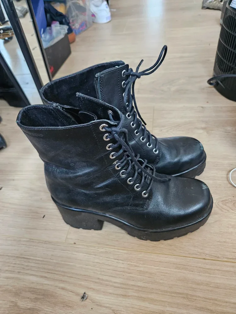 Vagabond Black Leather Lace-Up Boots - Size 38