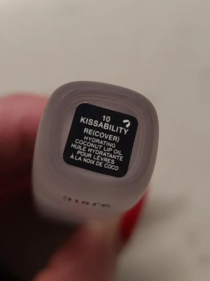 Marc Jacobs Hydrating Coconut Lip Oil image indicator(3)