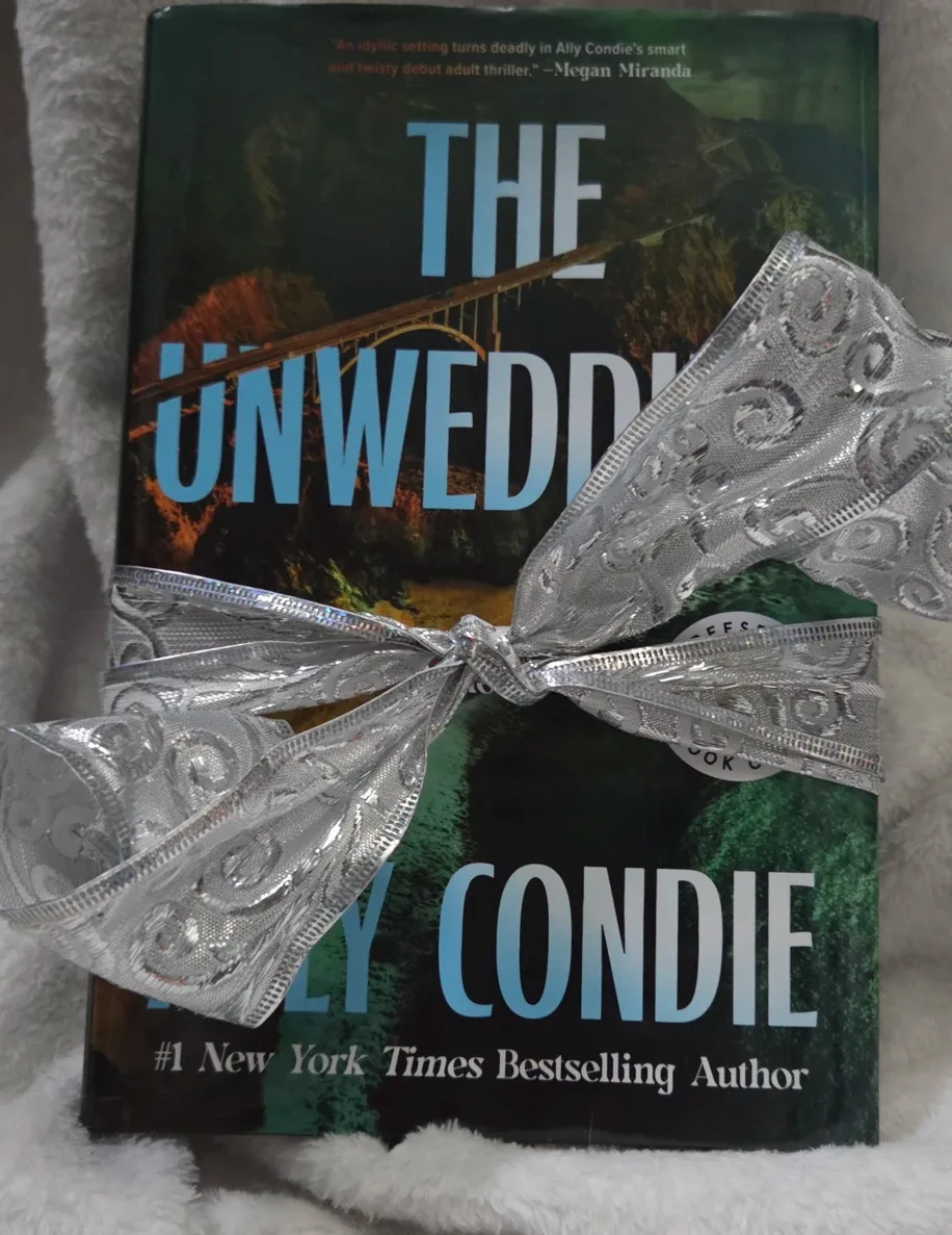 Hardcover Book-  gift wrapped with bow and card image indicator(2)