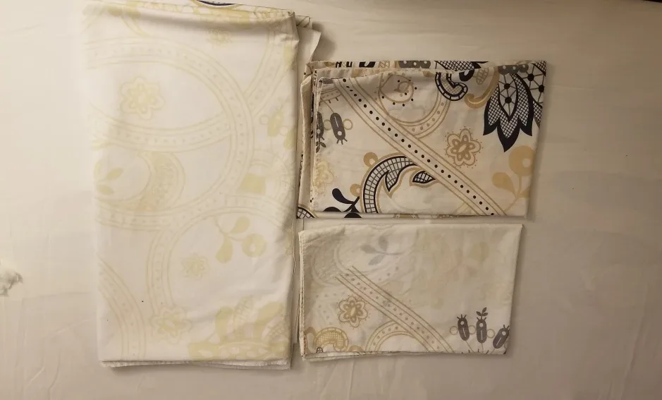 Bedsheet and Two Pillowcase image indicator(9)