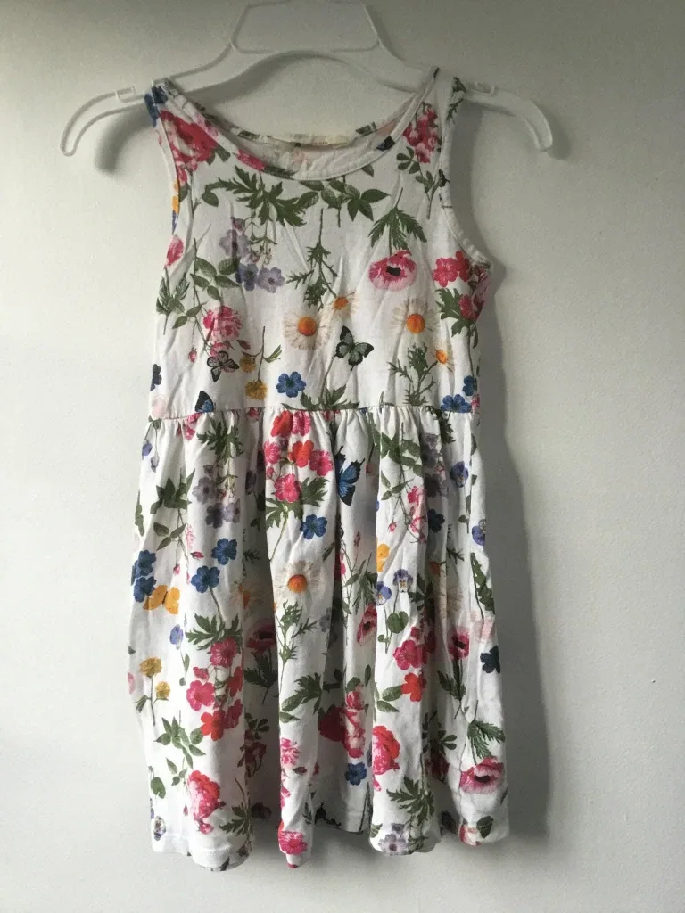 Girls sz 4 dresses $4 each image indicator(6)