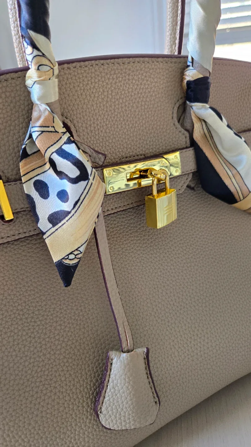 Leather Handbag image indicator(2)