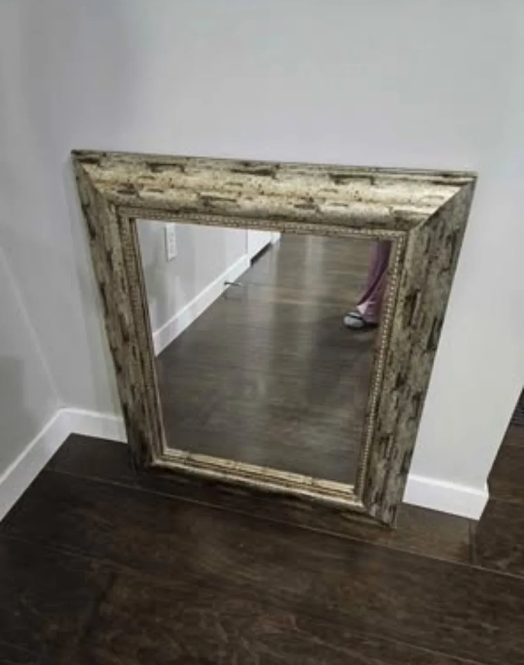 Beautiful mirror size in pictures (like new) image indicator(6)