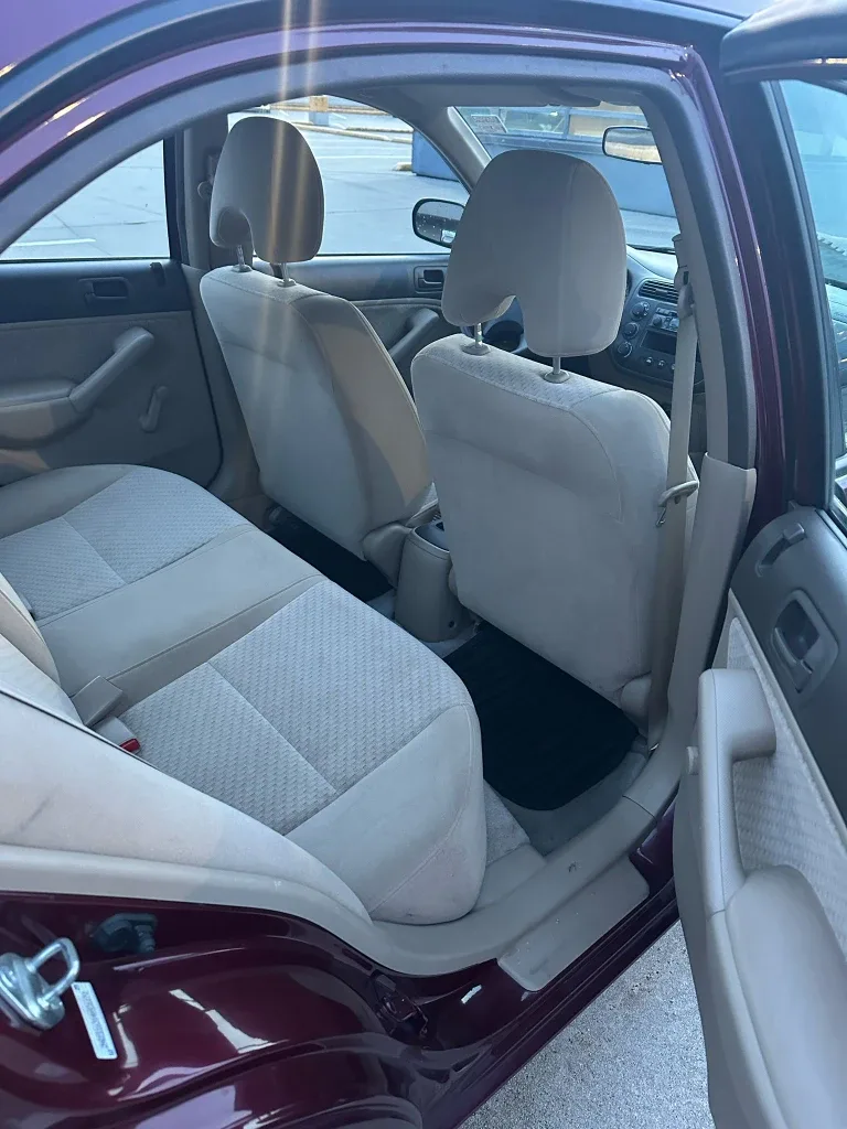 Honda Civic Sedan - Maroon image indicator(8)