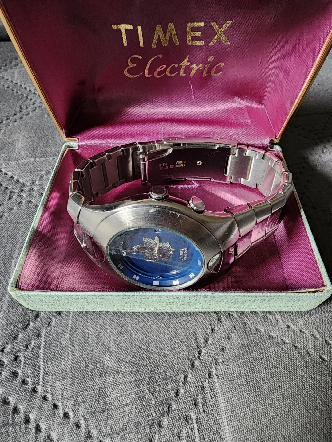 Timex Toronto Maple Leafs Watch image indicator(3)