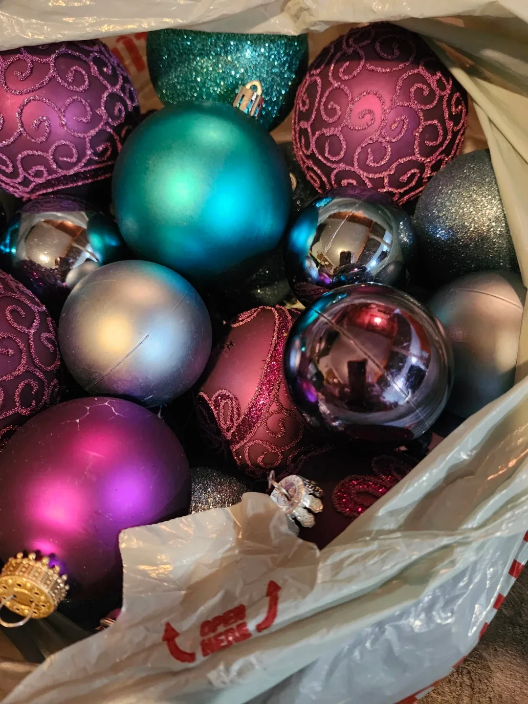 Christmas Tree Ornaments image indicator(2)