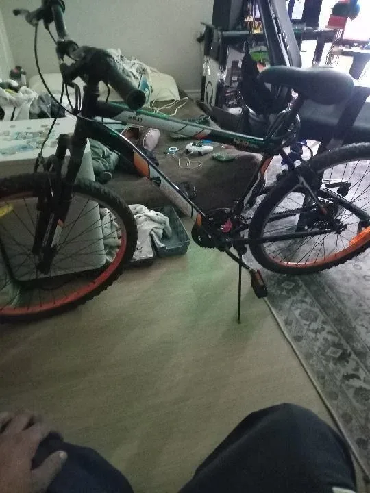 BLACK OZARK TRAIL HI-10 21 SPEED FRONT SUSPENSION MOUNTAIN BIKE