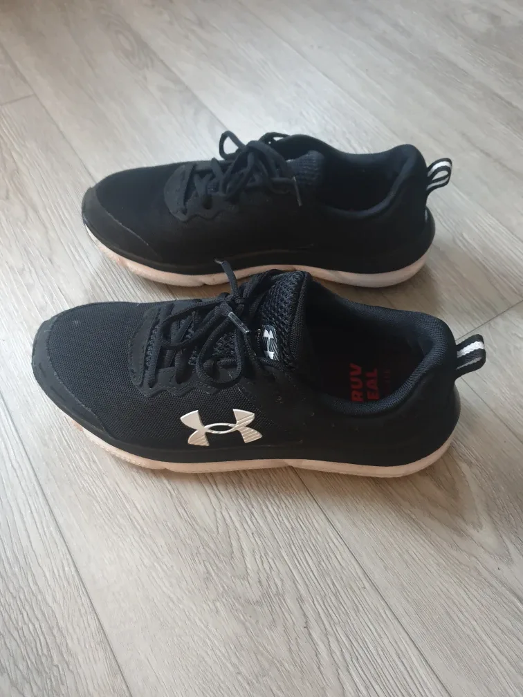 Under Armour Charged RUV HEAL Sneakers