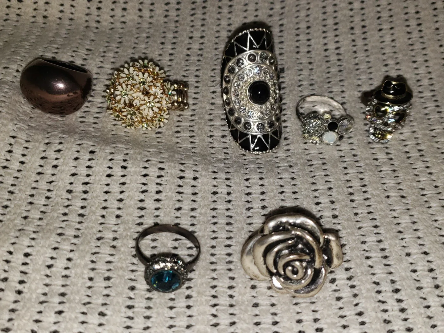 Costume Jewelry - Lot of 26 - Individual Pricing in Description image indicator(6)