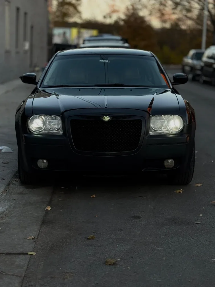 Chrysler 300 Sedan - Black