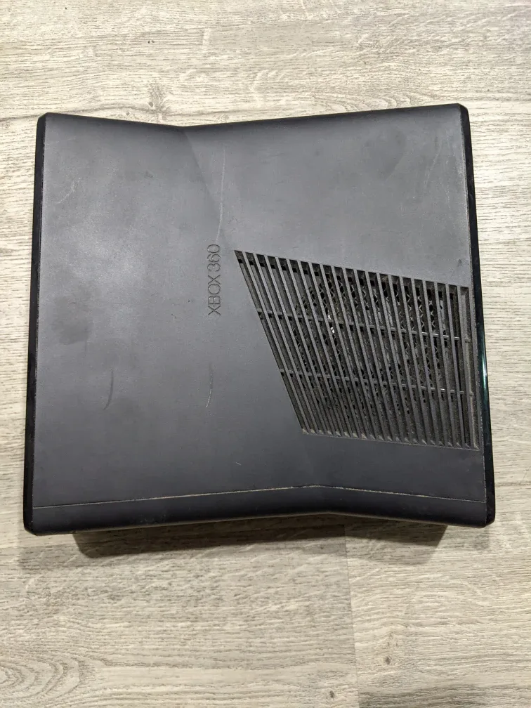 Bulk games including Xbox 360 and PS4 games image indicator(2)