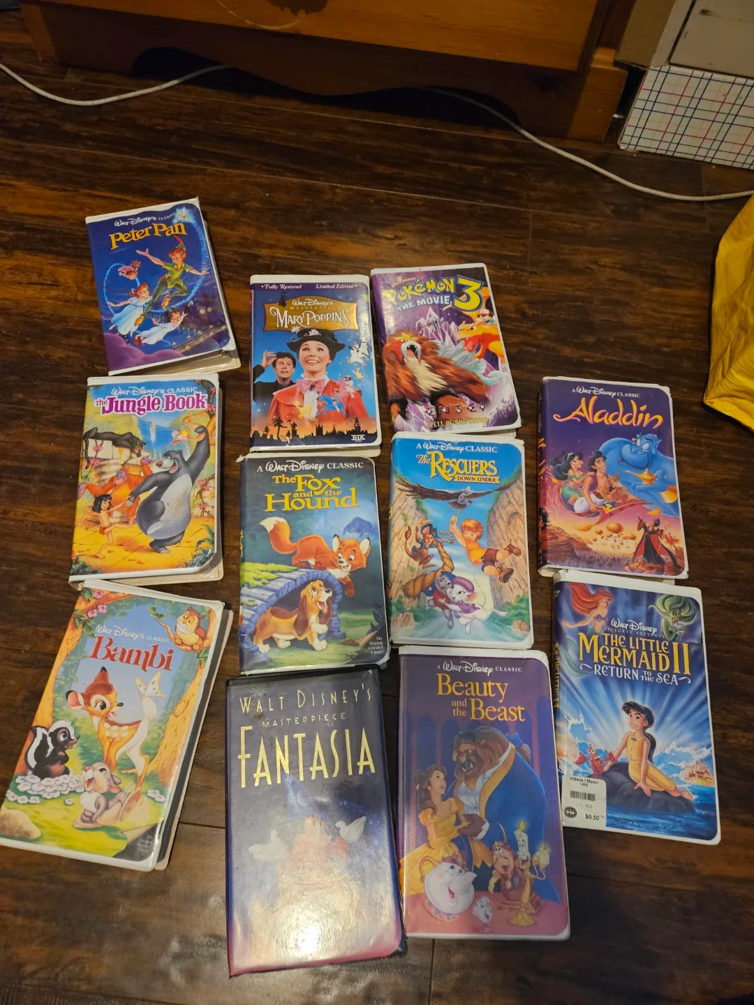 VHS MOVIES BUNDLE and few dvds image indicator(6)