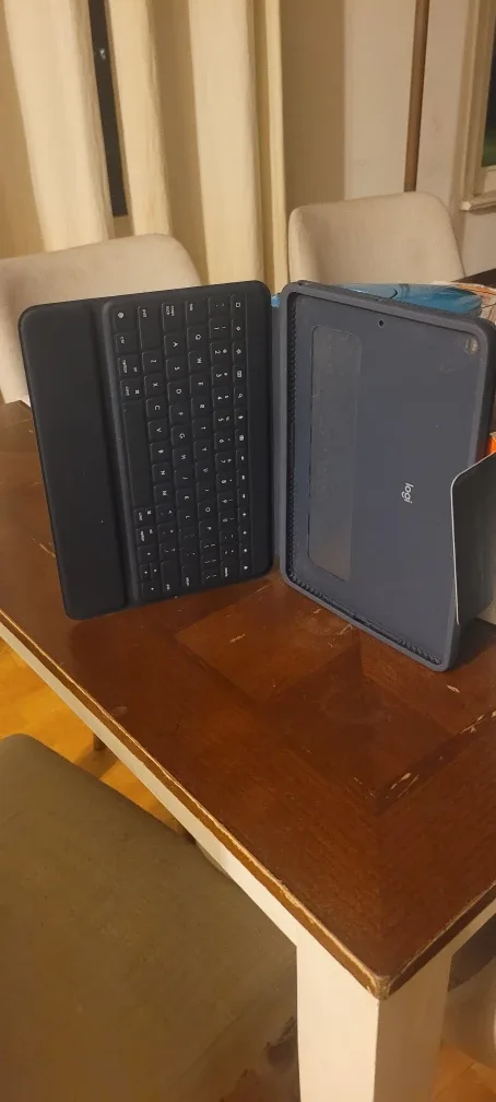 Logi Folio Touch iPad Keyboard Case - Blue image indicator(2)