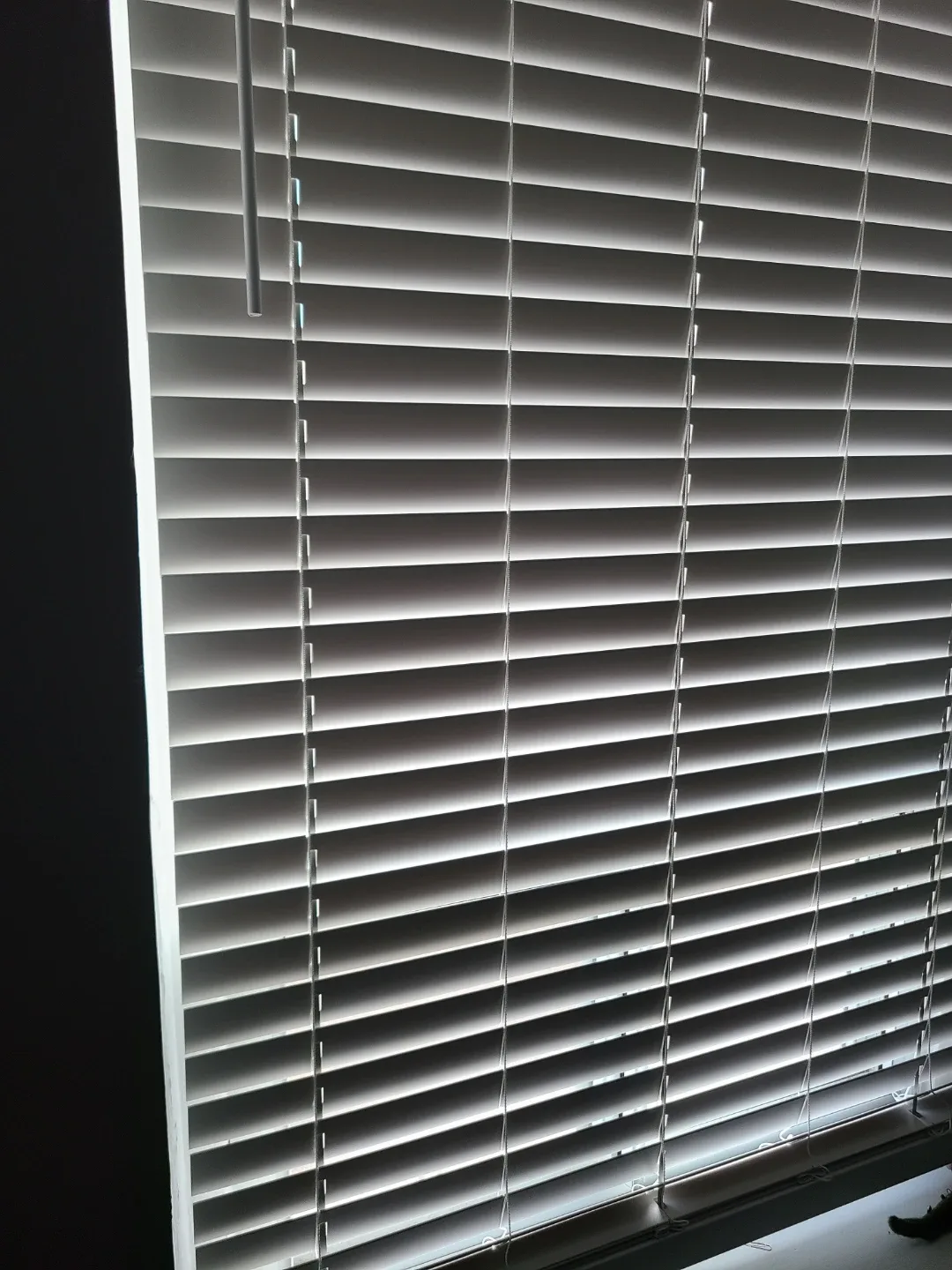 White Venetian Blind - Brand New, 40" / 102 cm, 🥕 image indicator(4)