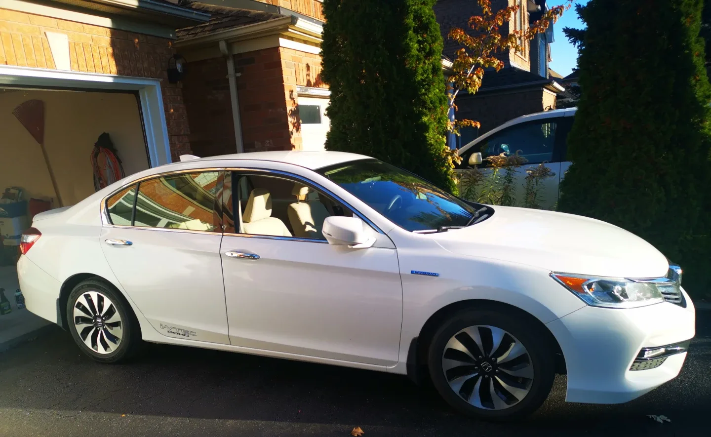 Honda Accord Hybrid - Great Condition! 129000kms