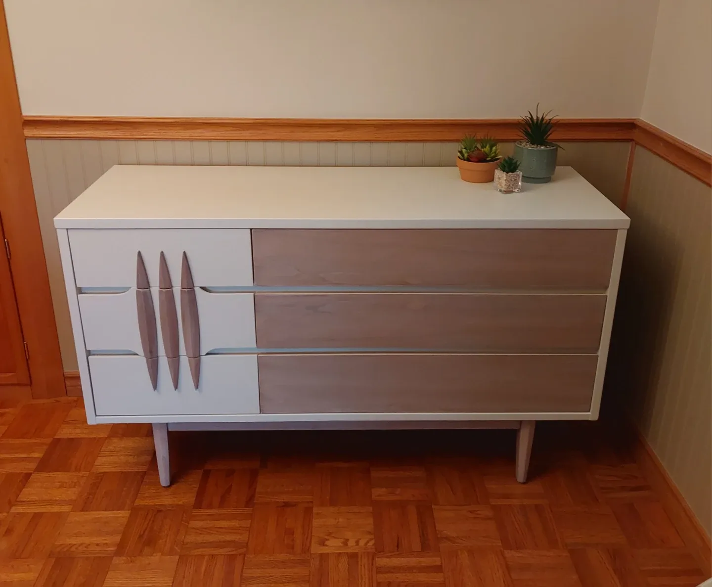 MCM Dresser Set image indicator(2)