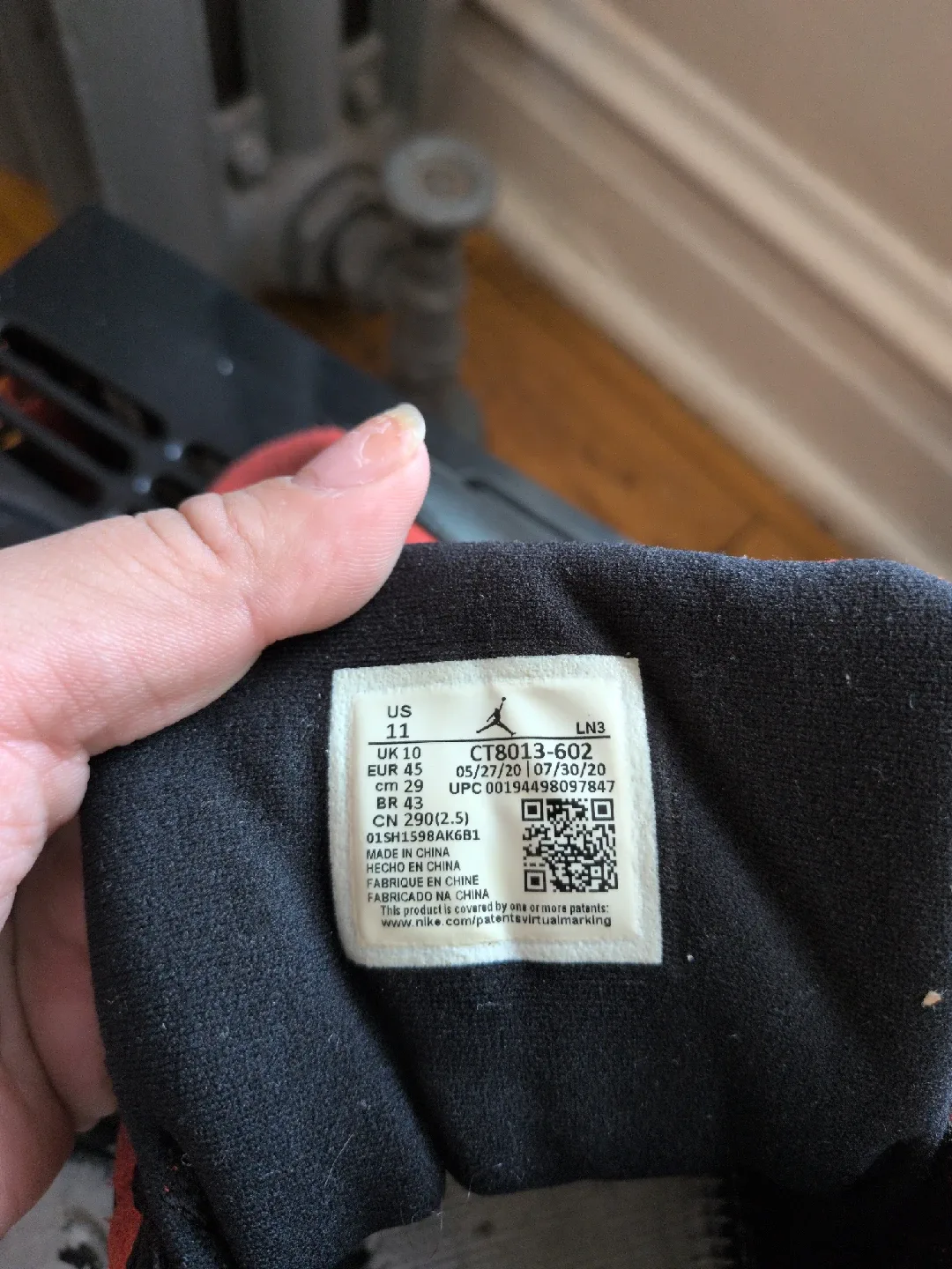 Air Jordan 12 Retro Red Black Size 11 image indicator(2)