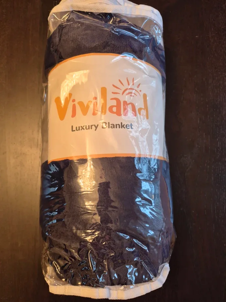 New Viviland luxury blanket. Pick up in Kitchener, $15