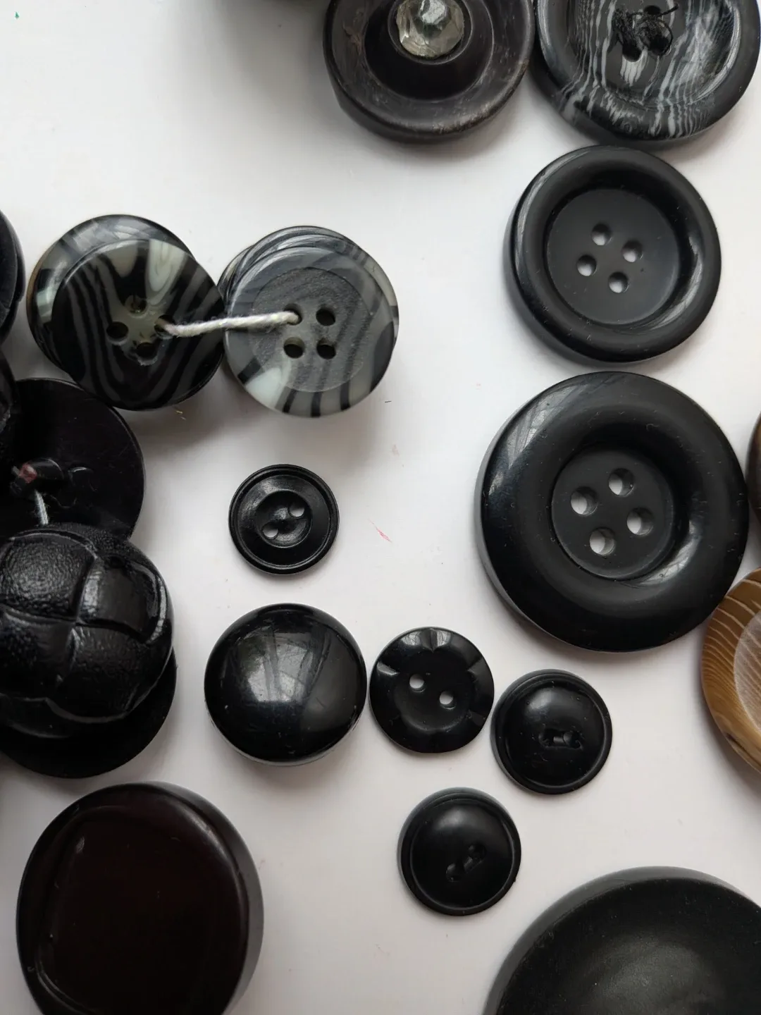 Mixed Lot of vintage Buttons: Black & Brown image indicator(5)