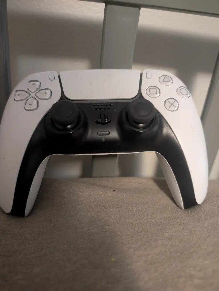 Sony PlayStation 5 DualSense Wireless Controller image indicator(3)