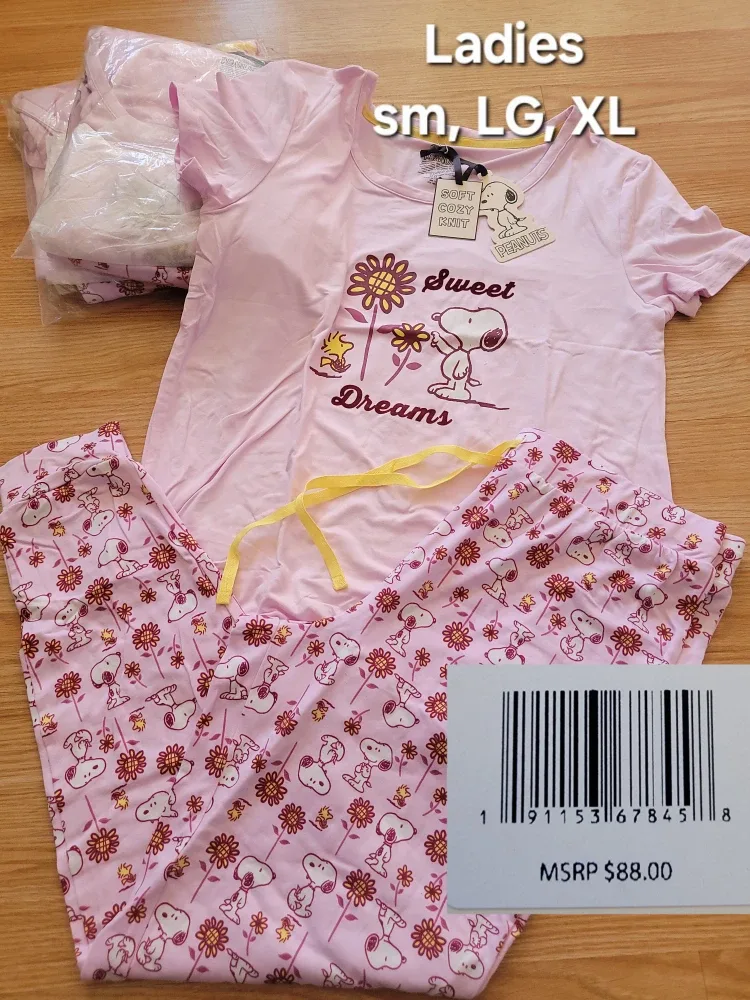 New Peanuts Ladies Pajama Sets image indicator(2)