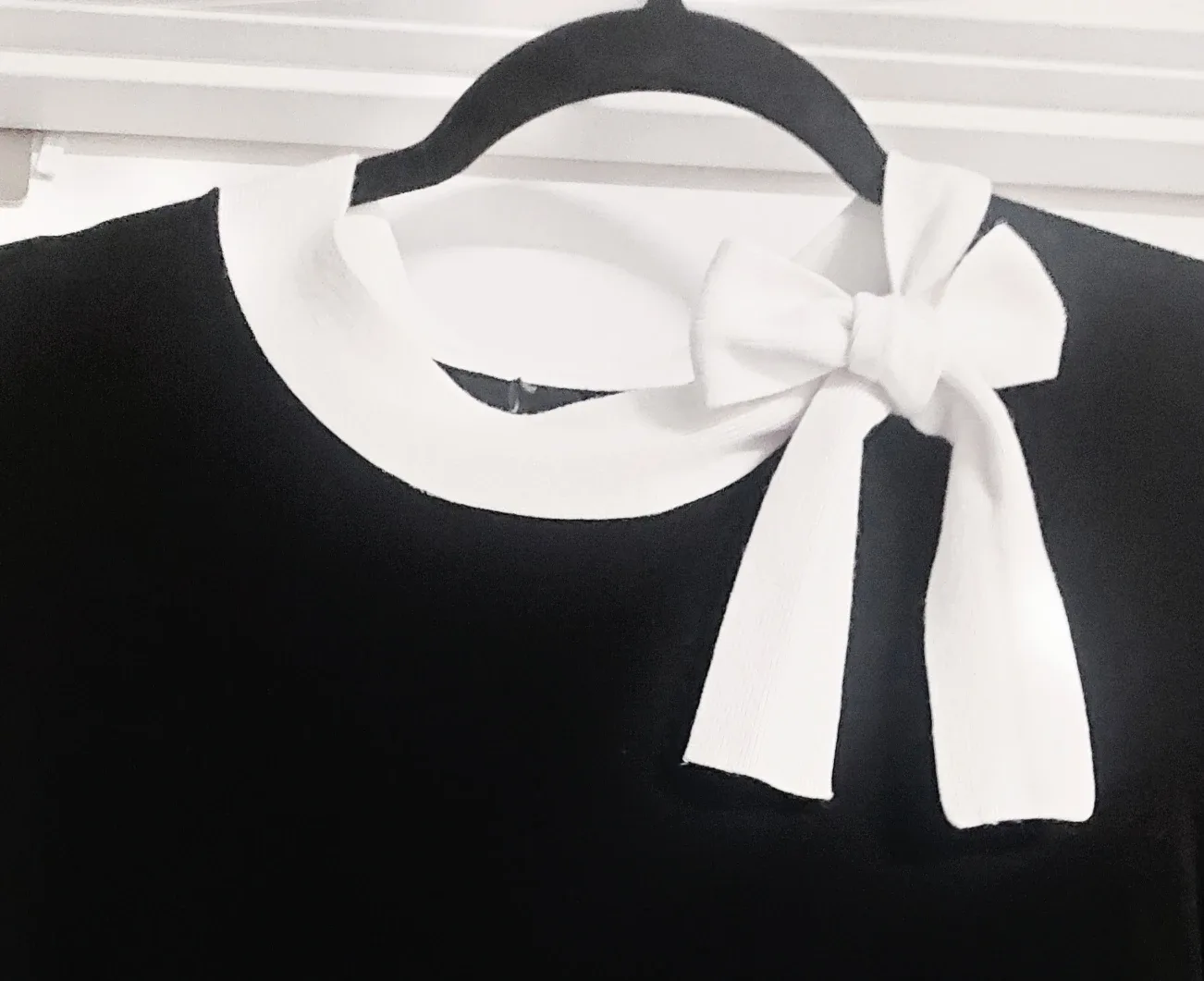 Black & White Bow Sweater - Viscose Blend image indicator(2)